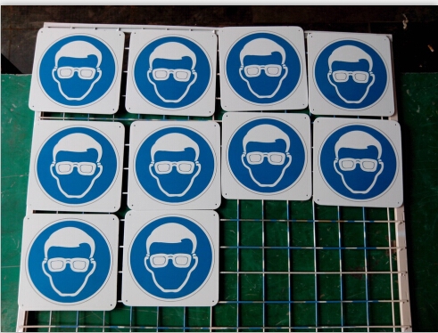 必須戴防護眼鏡警告牌